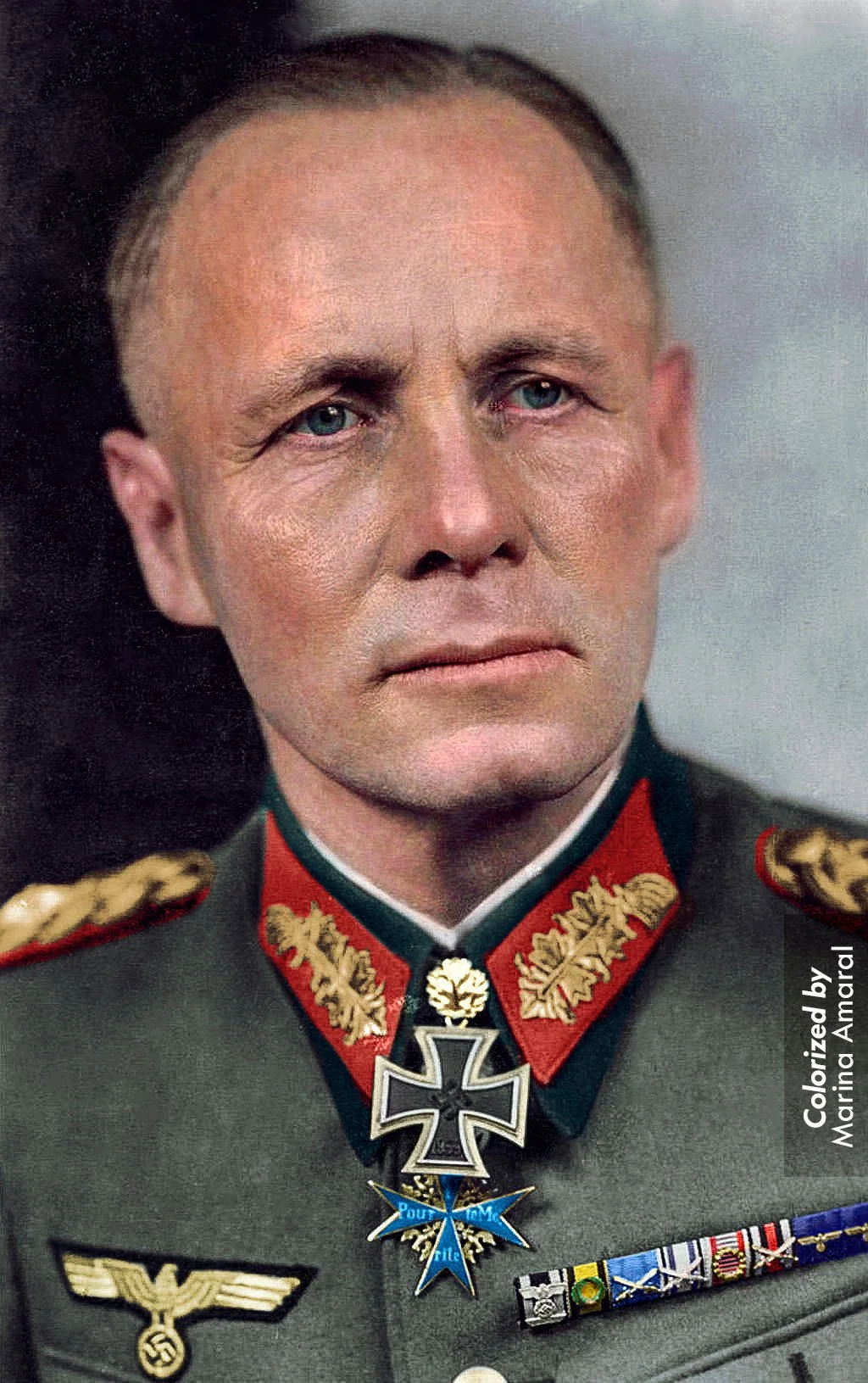 Potret Erwin Rommel mengenakan seragam militer Jerman lengkap dengan medali.
