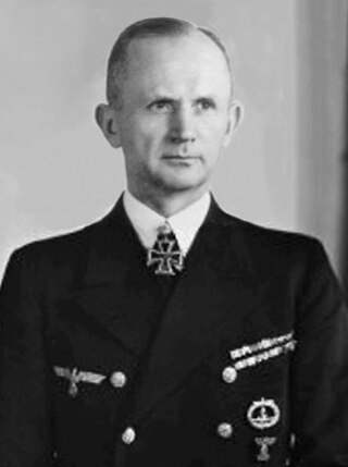 Potret Karl Dönitz dalam seragam angkatan laut Jerman